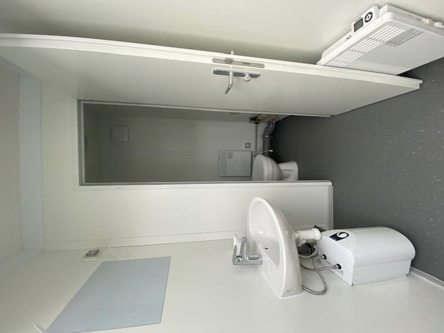 Sanitair unit dames heren - binnenkant dames